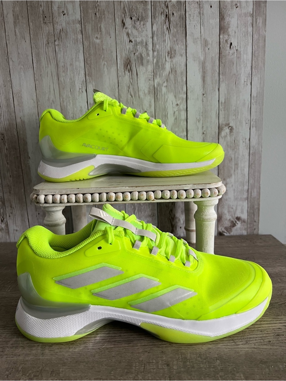 Adidas Avacourt 2 Women’s Tennis Sneakers Neon Yellow Lucid Lemon 9.5